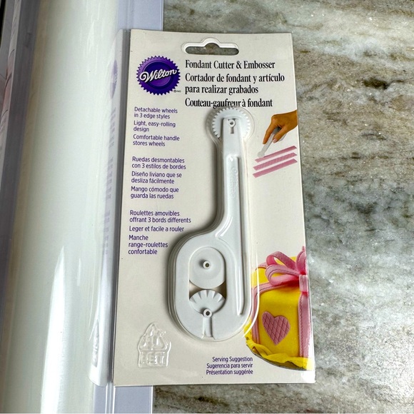 Wilton Roller/Cutter/Mat Fondant Tool Set - 3 pcs - Picture 2 of 15